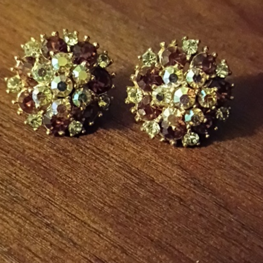 Beautiful Vintage Purple And White Crown Trifairi Cluster Clip On Earrings
